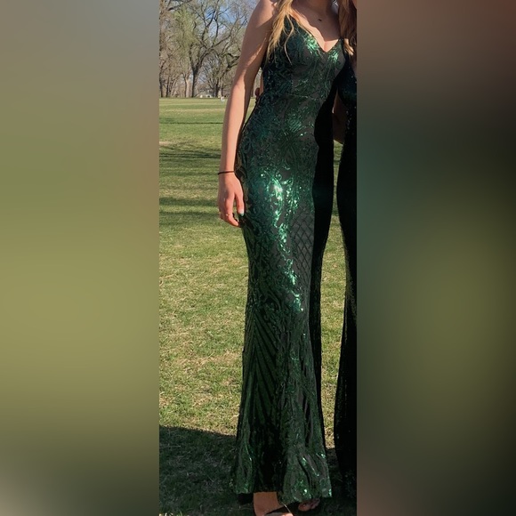 Windsor green sequin prom dress - Picture 3 of 3